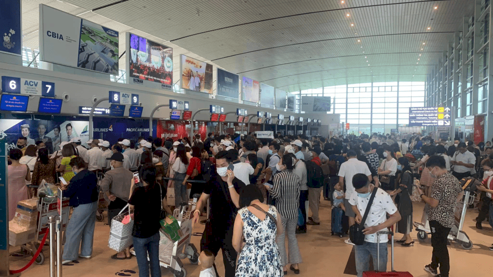 Khu vực l&agrave;m thủ tục rộng r&atilde;i, hiện đại của s&acirc;n bay C&aacute;t Bi (Nguồn: Cảng H&agrave;ng Kh&ocirc;ng Quốc Tế C&aacute;t Bi - Cat Bi International Airport)